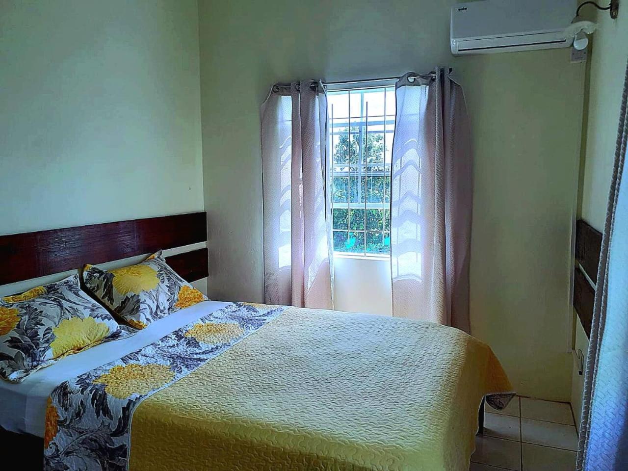 Juju'S Cottage With Magnificent Views Laborie Экстерьер фото